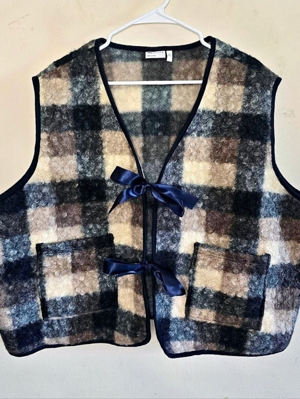 ASOS Curve Plaid Fleece Vest Women's Size 2XL Ribbon Tie Front Cozy Pockets Soft